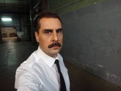 Актер Андрей Да! в роли израильского шпиона Моссада Эли Коэна