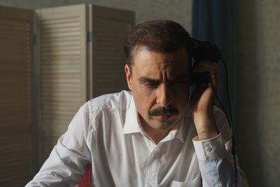 Актер Андрей Да! в роли израильского шпиона Моссада Эли Коэна