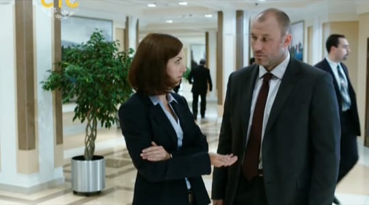 Actor Andrey Da! as Court Officer in ‘Bones’ Episode 6. (Kosti) Movie Stills